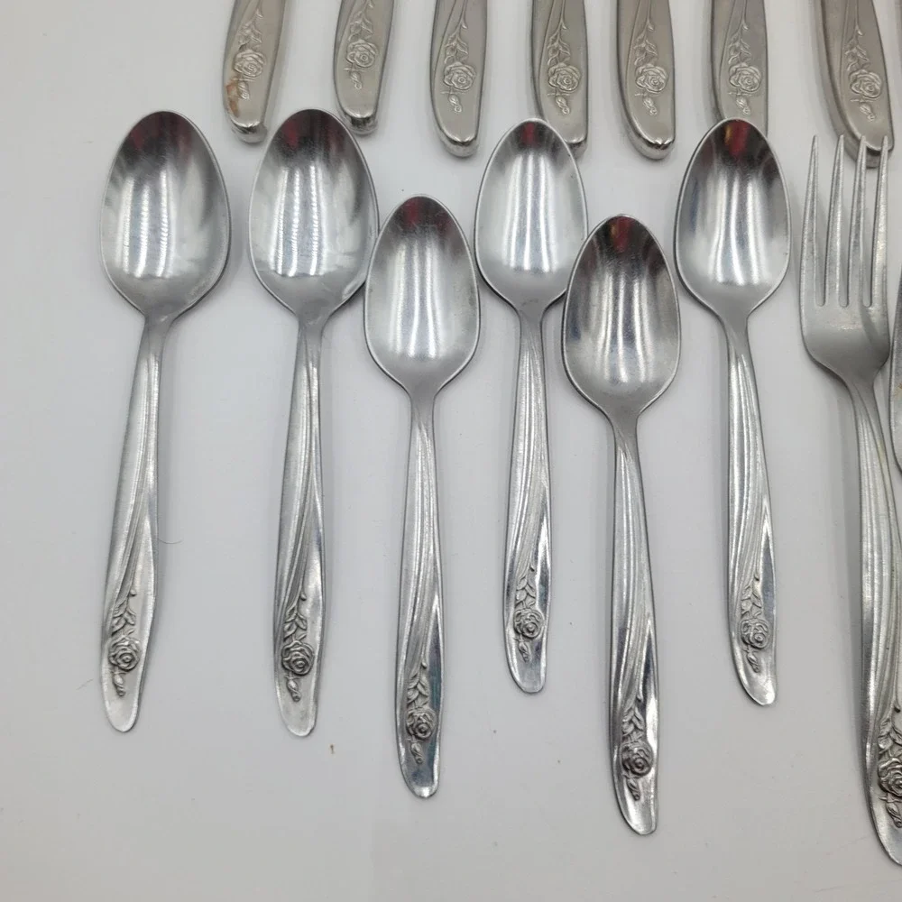 33 Pc VTG Roseanne Pattern Stainless Steel Flatware Set Rose Floral Design‎